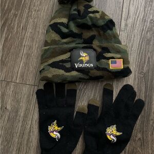 Vikings Camo Beanie and Black Gloves Set